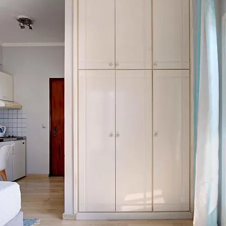 Azure Mare آغيوس غيوريوس باغون