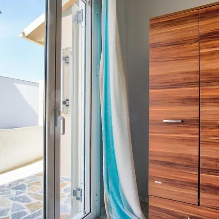 Azure Mare * آغيوس غيوريوس باغون