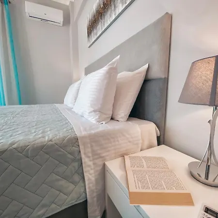 Azure Mare Apartment *