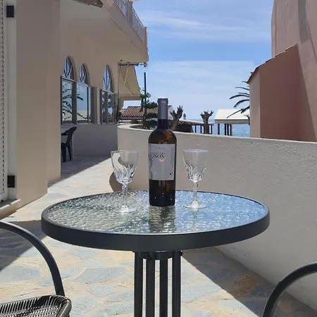 Azure Mare Apartment *